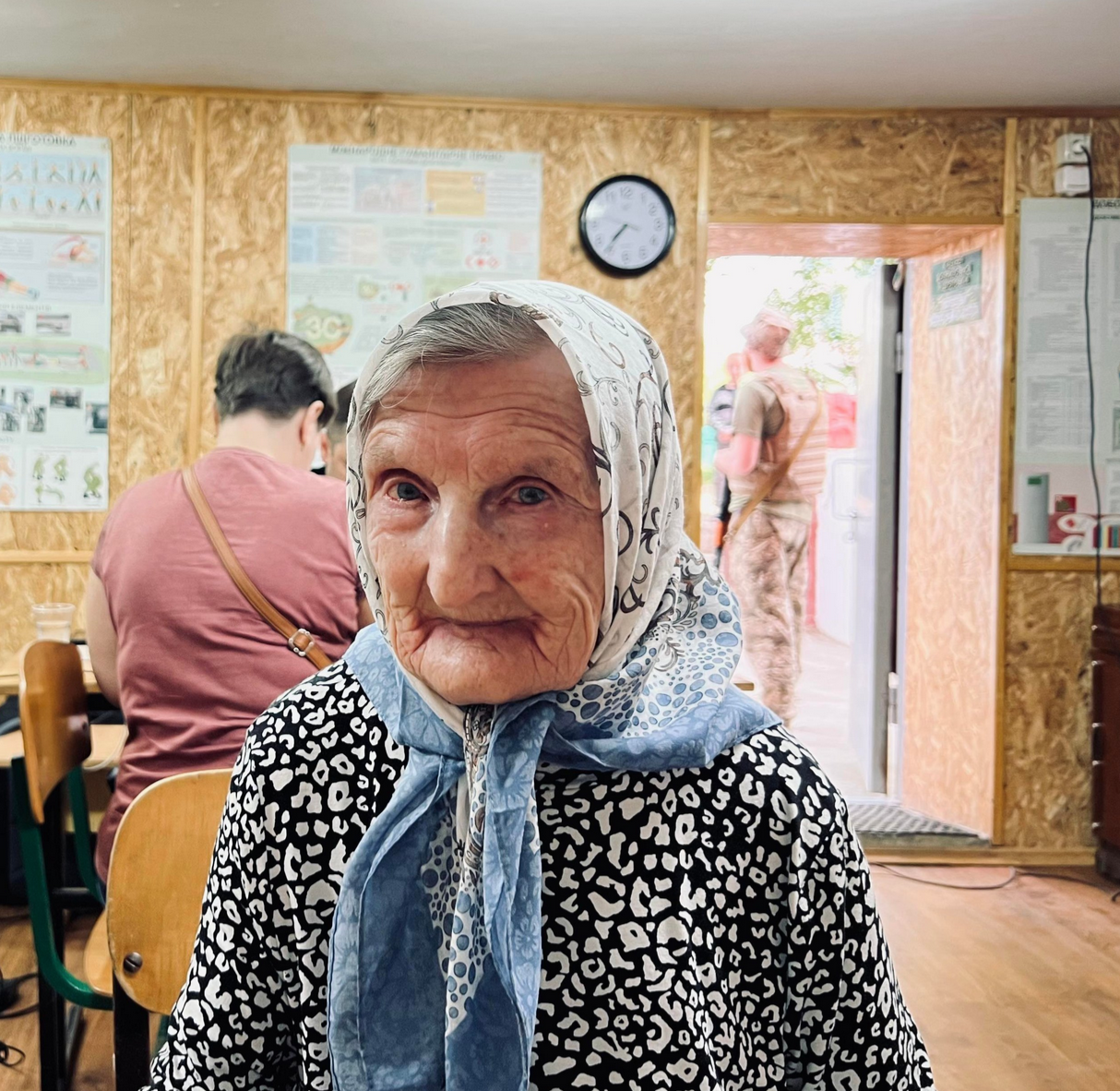 An elderly Ukrainian refugee