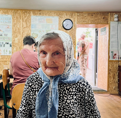 An elderly Ukrainian refugee
