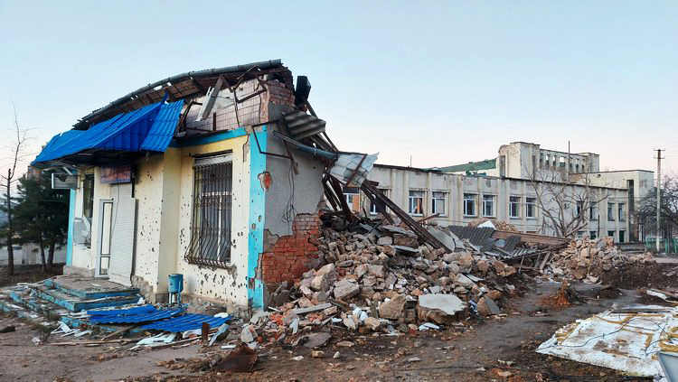 An image of a demolished house in Ukraine.