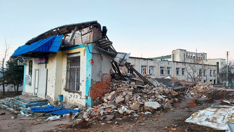 An image of a demolished house in Ukraine.