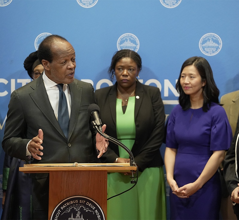 Lee Pelton at City Hall photo March 10