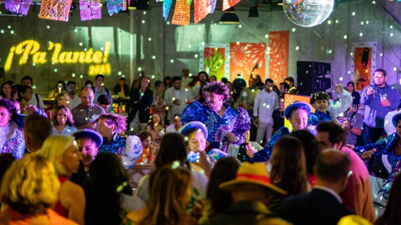 A crowd dances at the ¡Pa’lante! event
