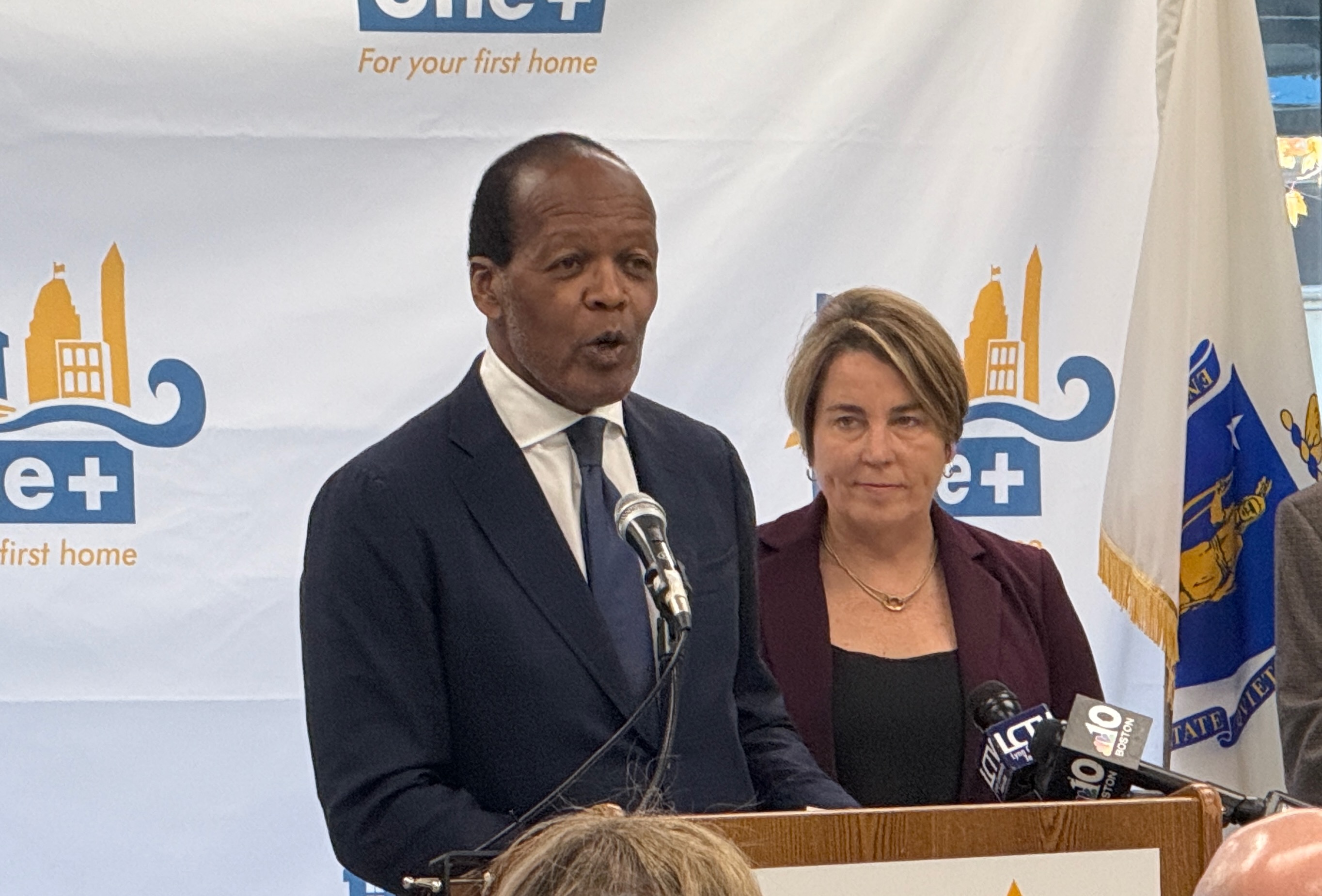 Lee Pelton speaks at ONE+ mortgage event